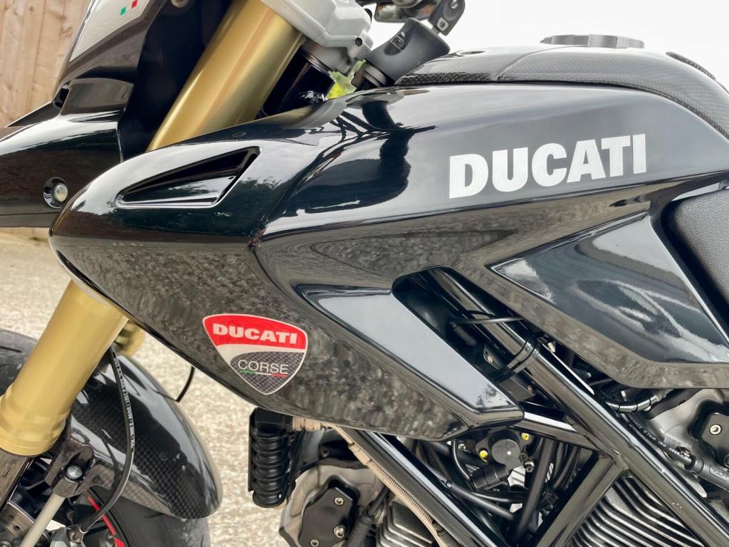 DUCATI Hypermotard