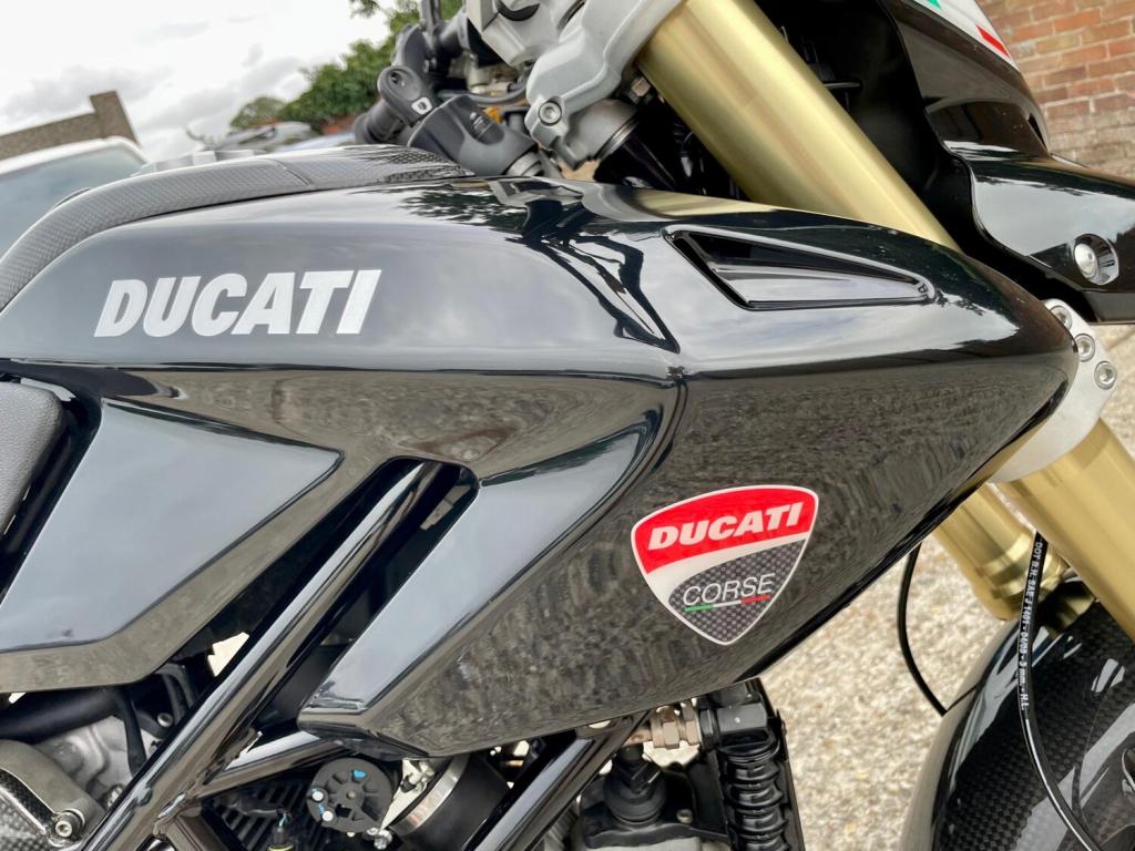 DUCATI Hypermotard