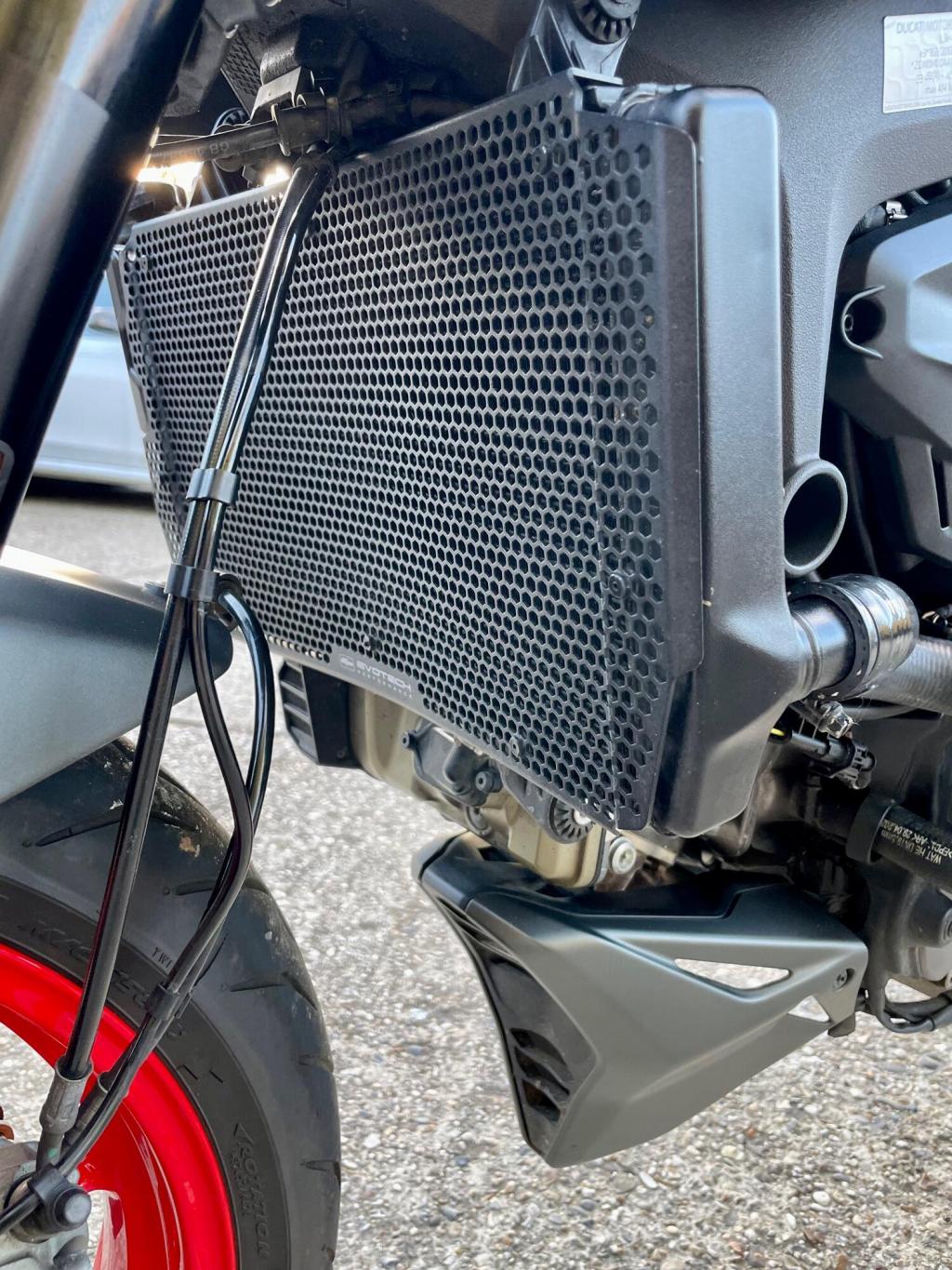 DUCATI Monster