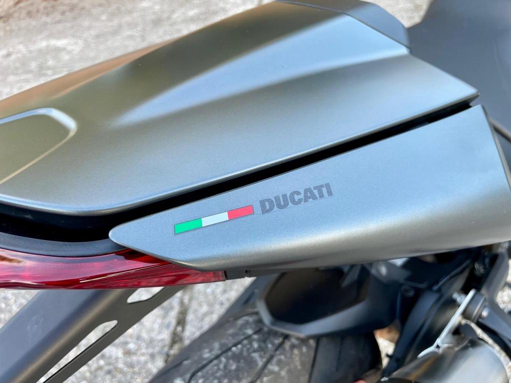 DUCATI Monster