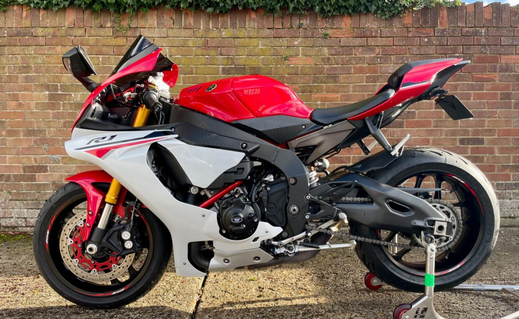 View YAMAHA R1 YZF R1