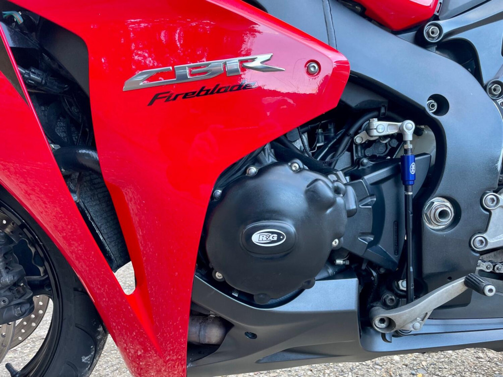 HONDA CBR1000RR Fireblade