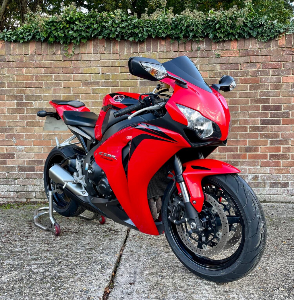 View HONDA CBR1000RR Fireblade -