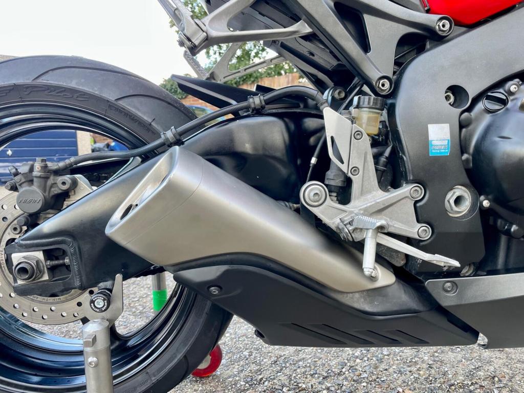 HONDA CBR1000RR Fireblade