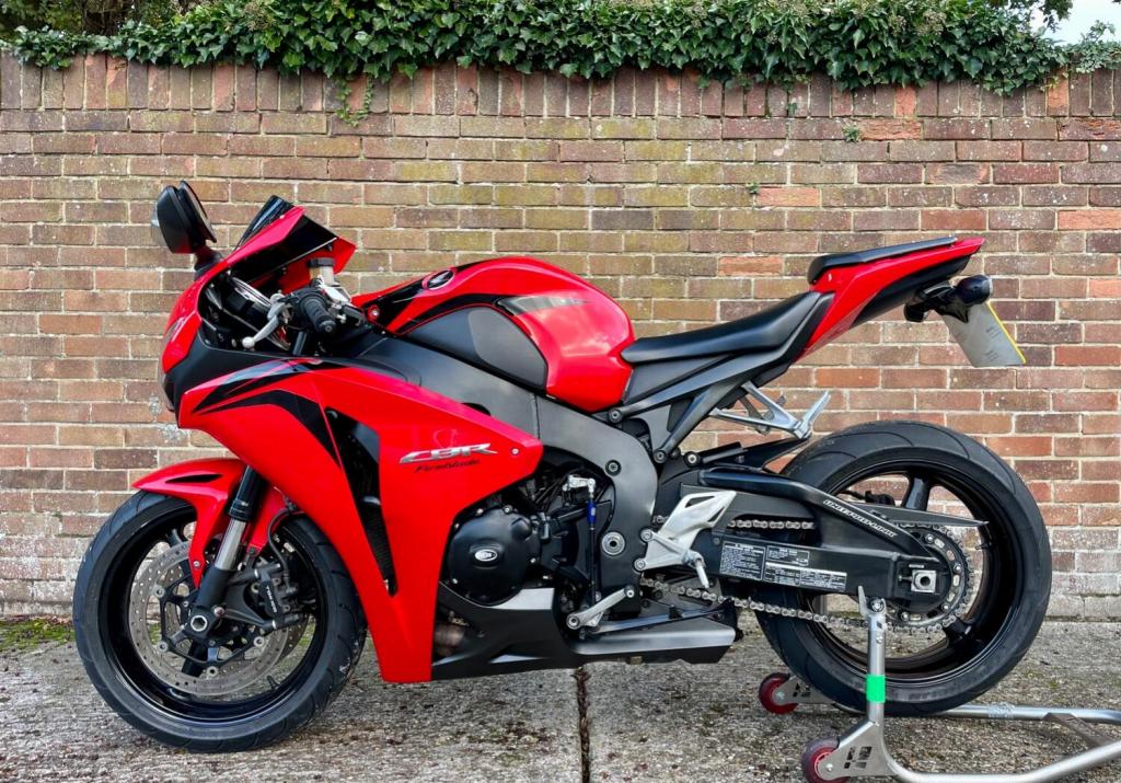 View HONDA CBR1000RR Fireblade -