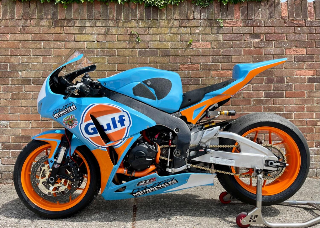 View HONDA CBR1000RR Fireblade Super Sports (2015 - 2017)