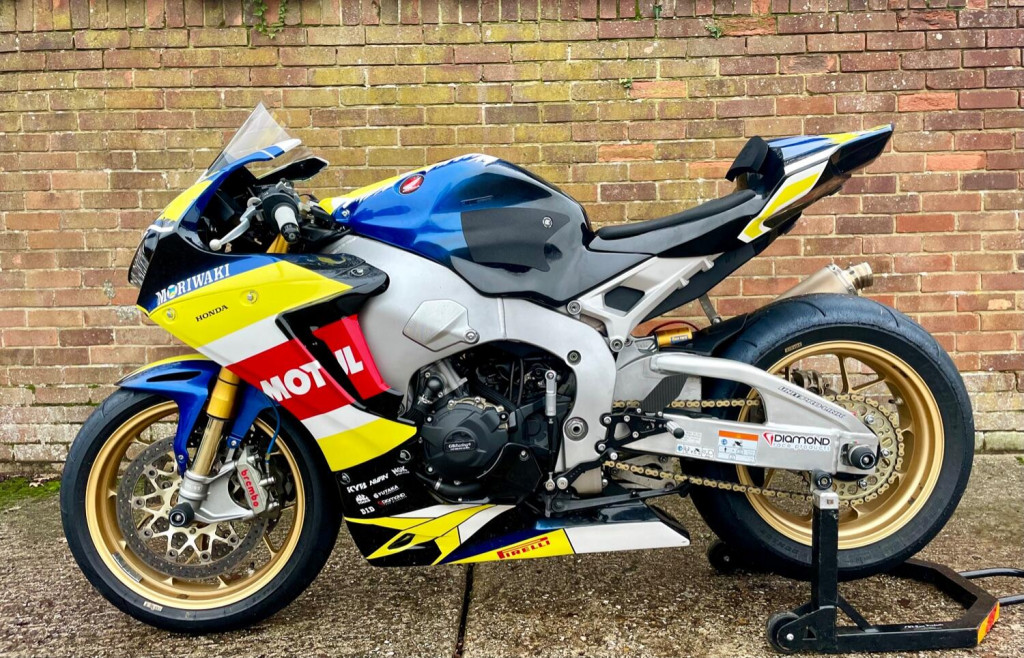 View HONDA CBR1000RR Fireblade   