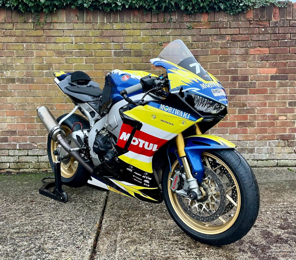 View HONDA CBR1000RR Fireblade   