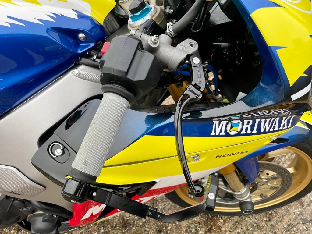 HONDA CBR1000RR Fireblade