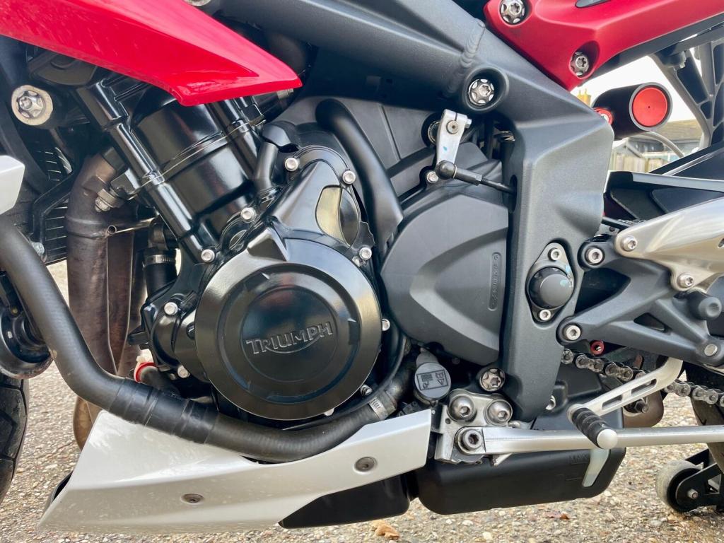 TRIUMPH STREET TRIPLE 765