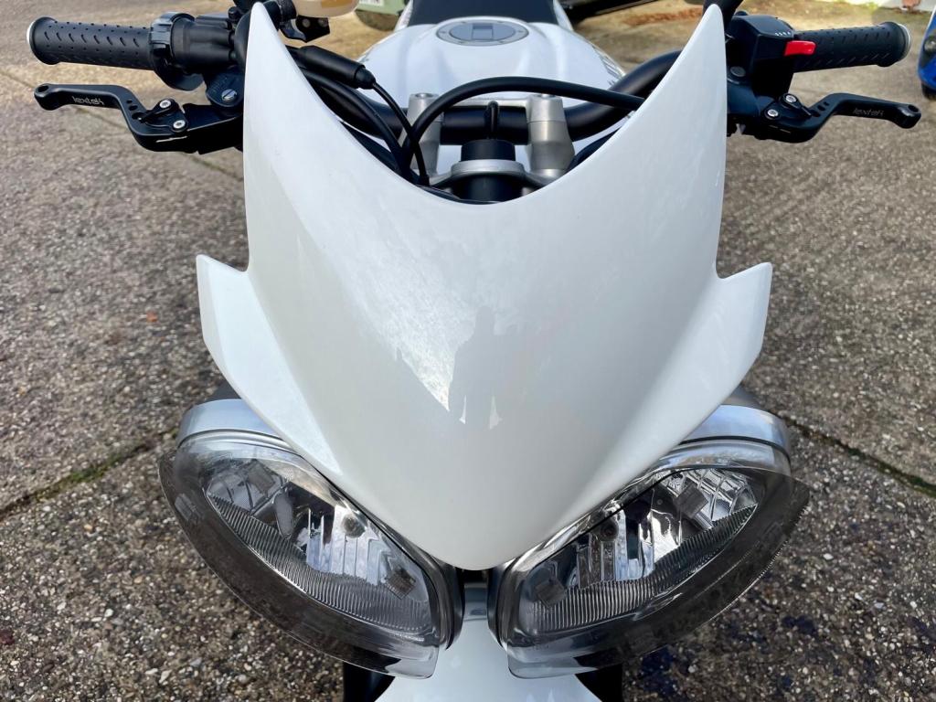 TRIUMPH STREET TRIPLE 765