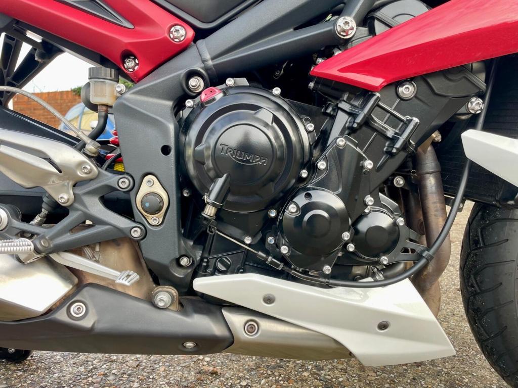 TRIUMPH STREET TRIPLE 765