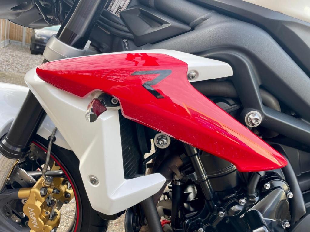 TRIUMPH STREET TRIPLE 765