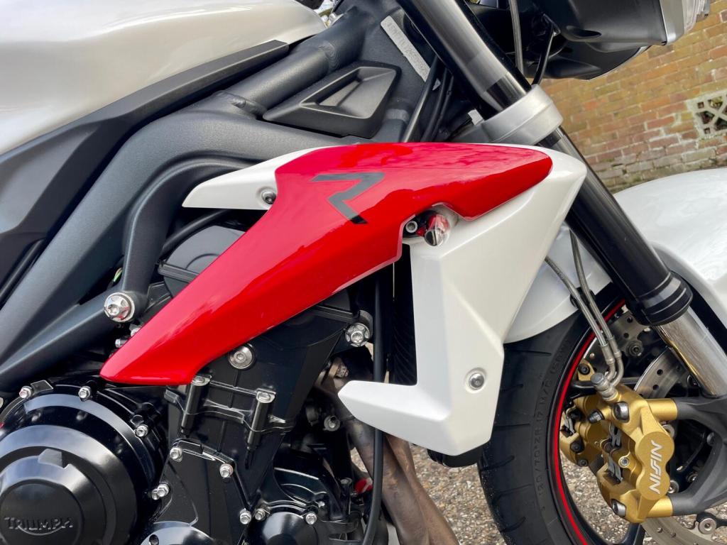 TRIUMPH STREET TRIPLE 765
