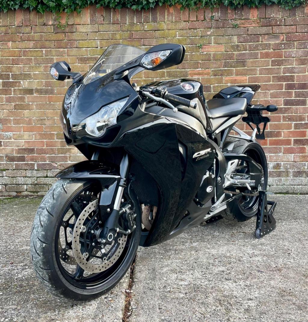 HONDA CBR1000RR Fireblade