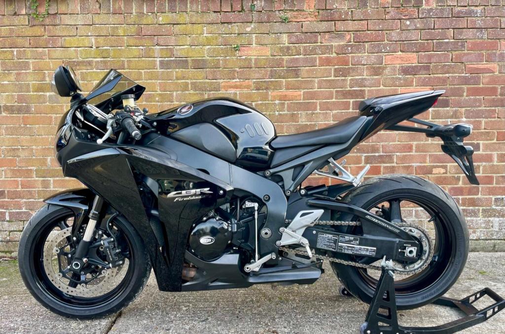 View HONDA CBR1000RR Fireblade   