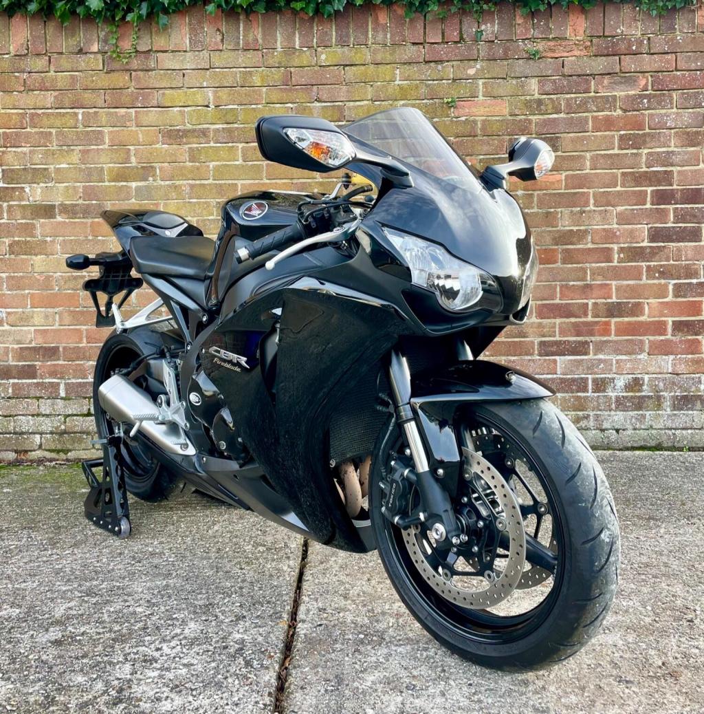 View HONDA CBR1000RR Fireblade   