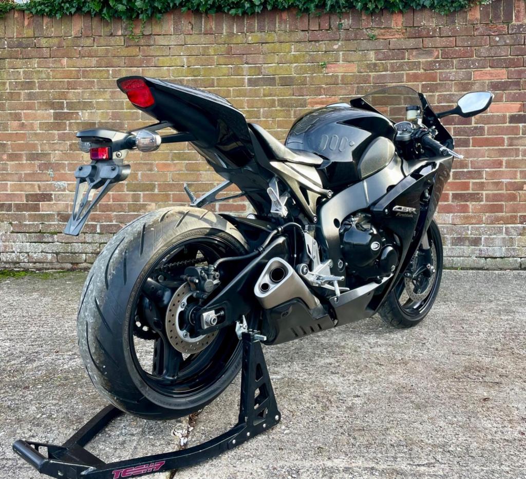 HONDA CBR1000RR Fireblade