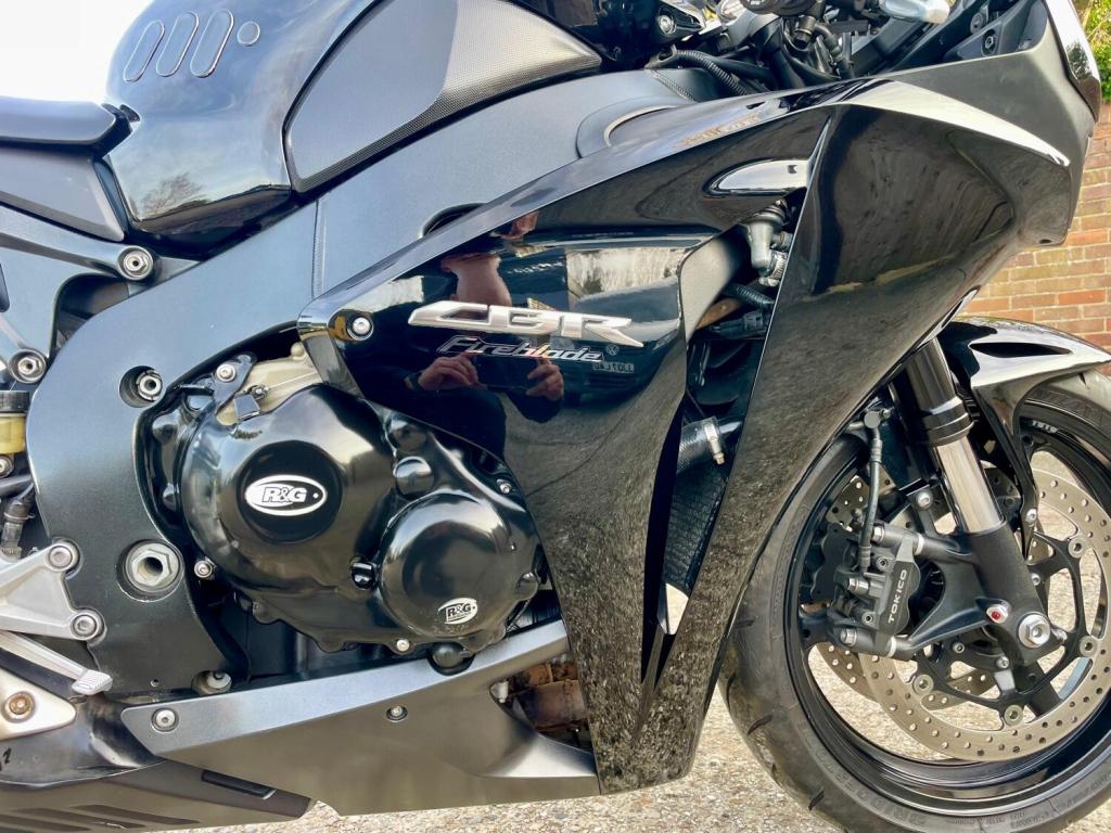 HONDA CBR1000RR Fireblade