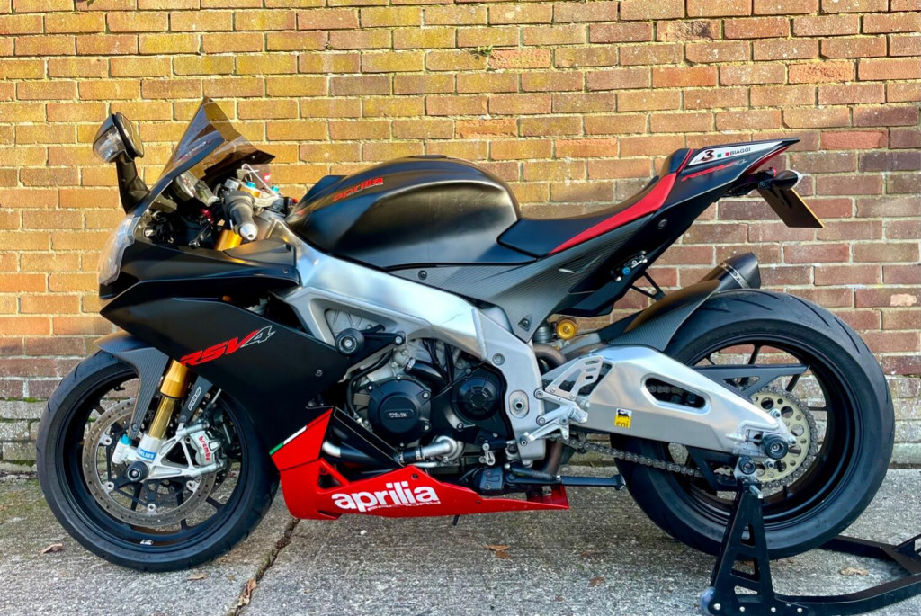 View APRILIA RSV4   