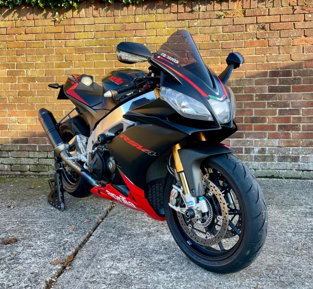 APRILIA RSV4