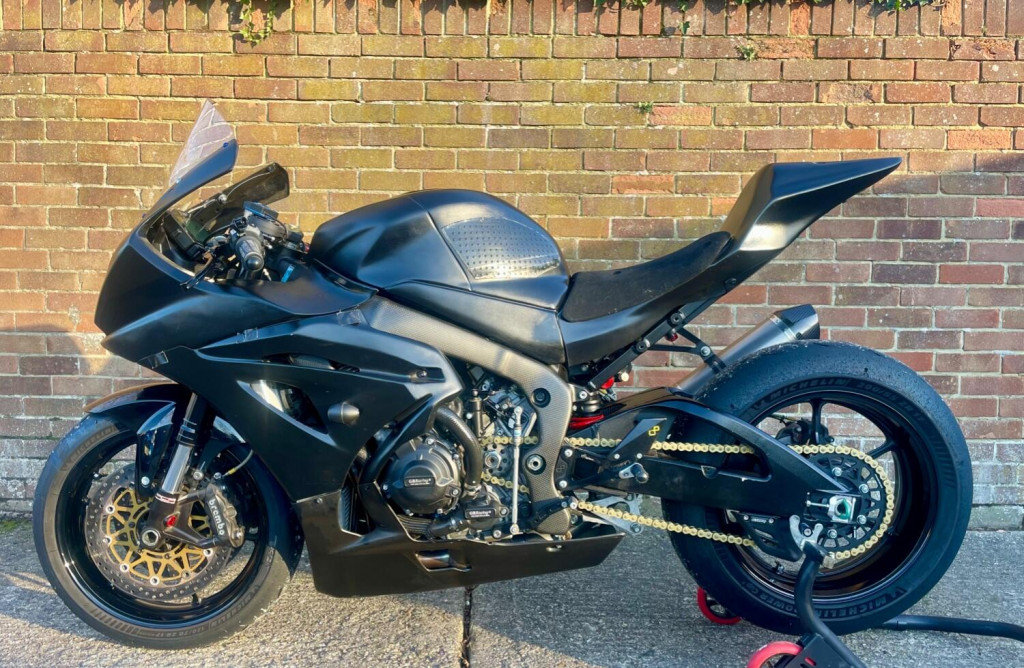 View SUZUKI GSXR1000   