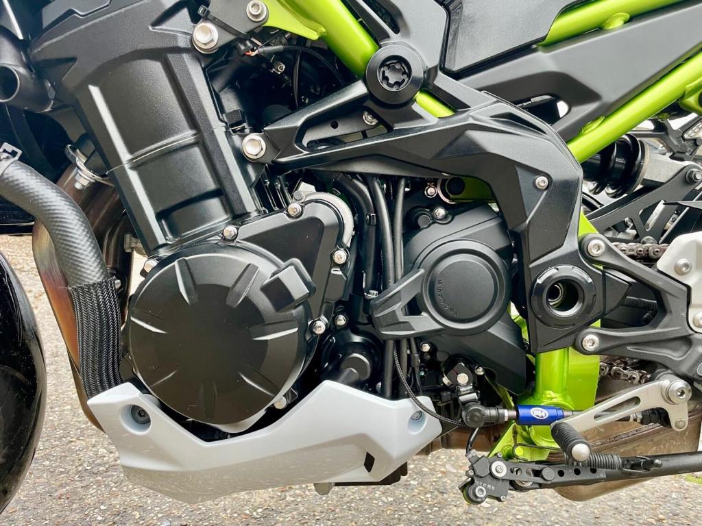 KAWASAKI Z900
