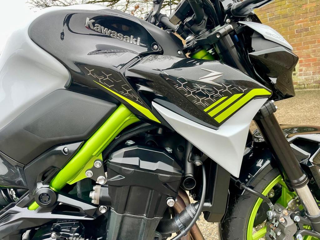 KAWASAKI Z900