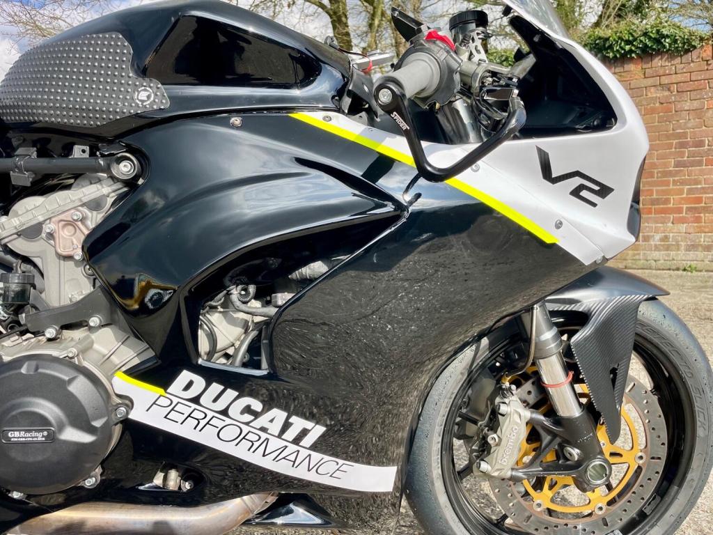 DUCATI PANIGALE V2