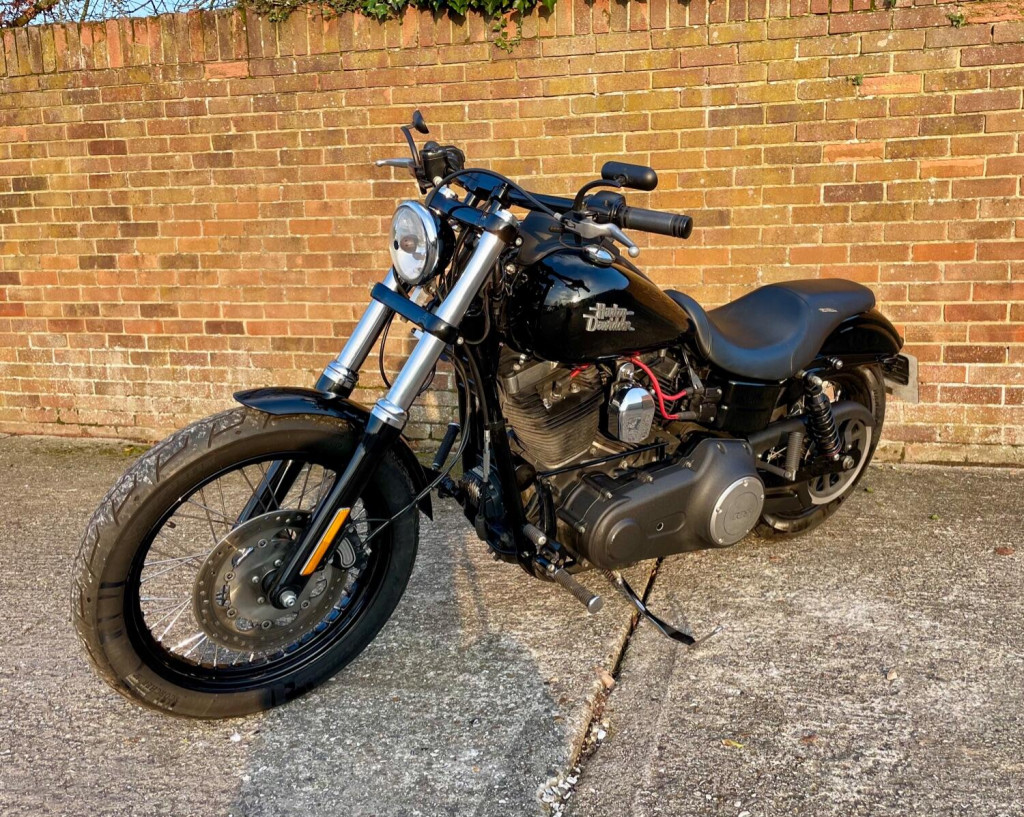 View HARLEY-DAVIDSON FXDB   103 STREETBOB 1690