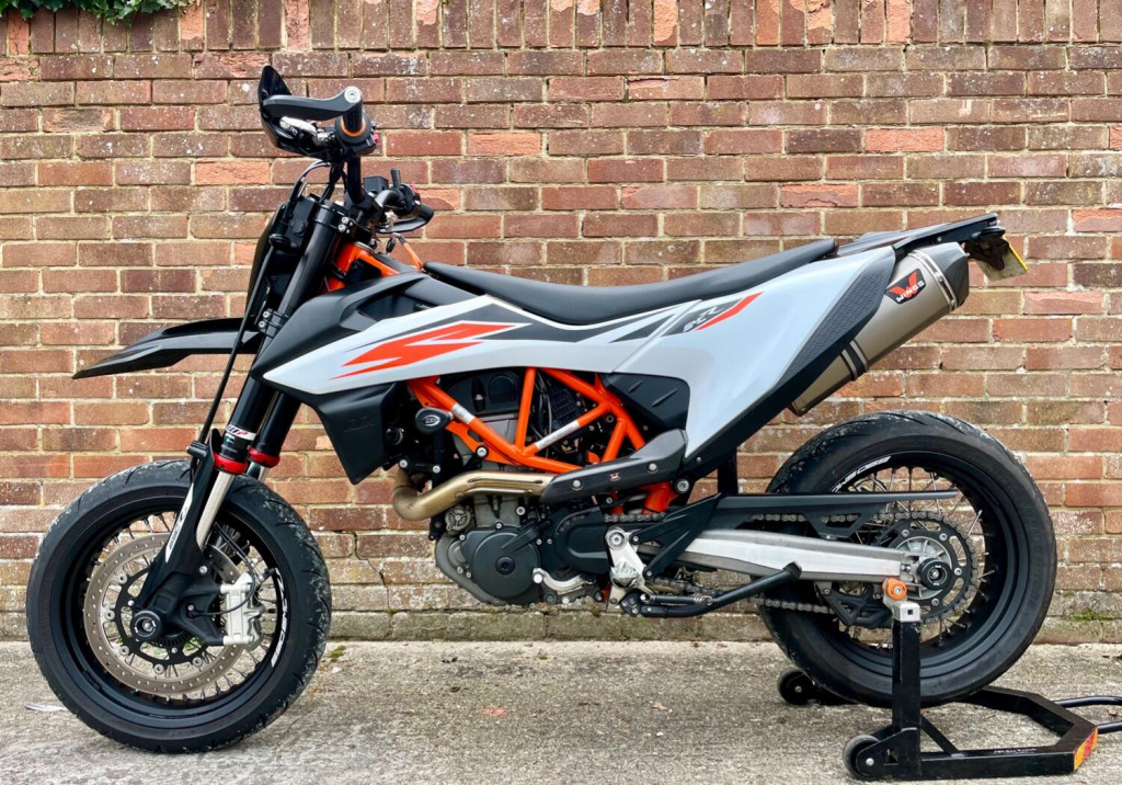 View KTM 690 SMC R   