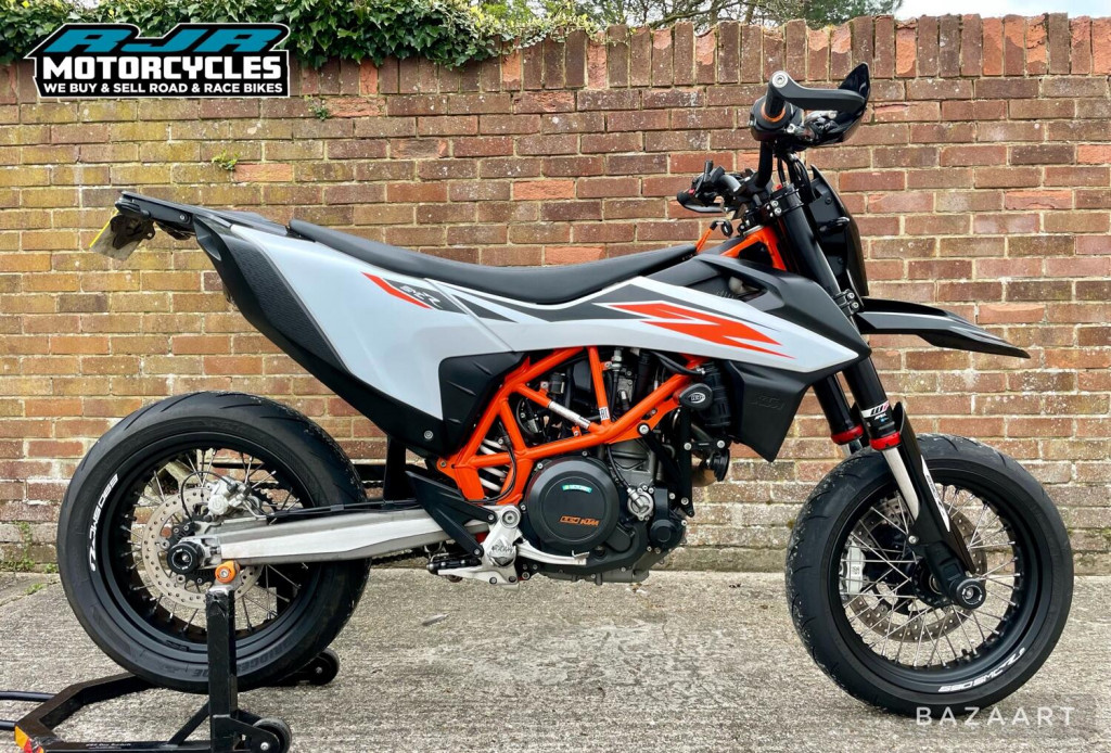 View KTM 690 SMC R   