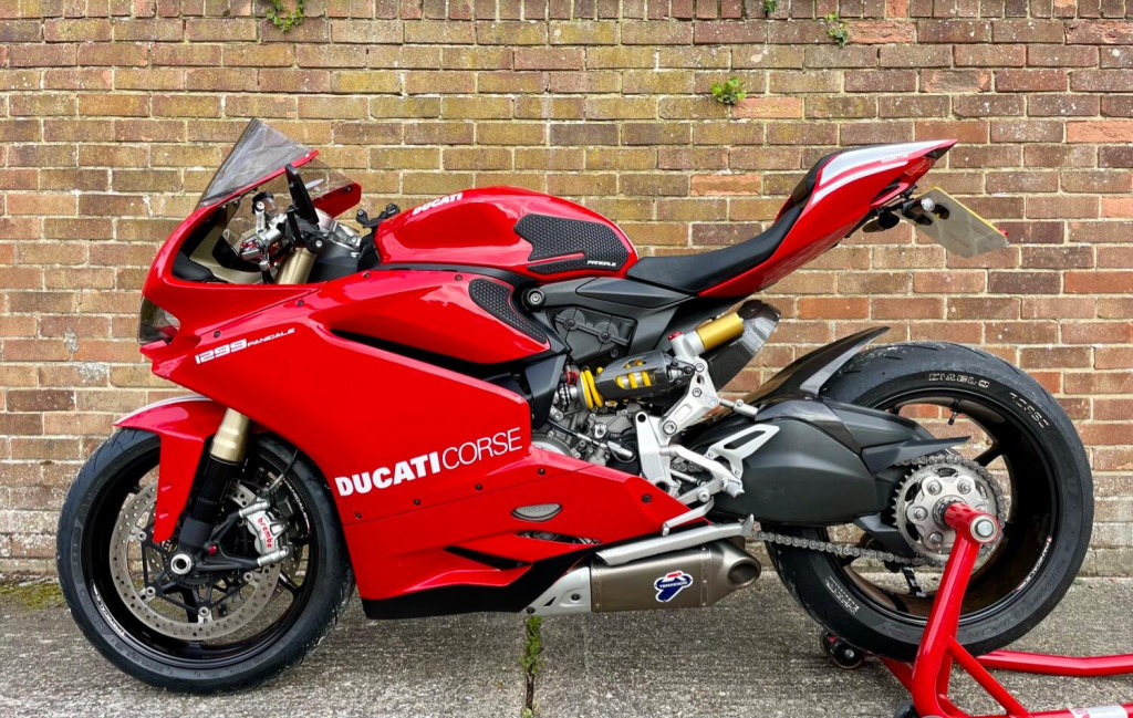 View DUCATI 1299 Panigale 