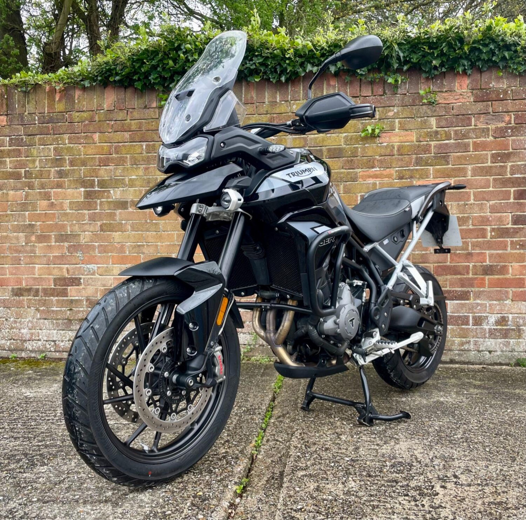 TRIUMPH TIGER 900
