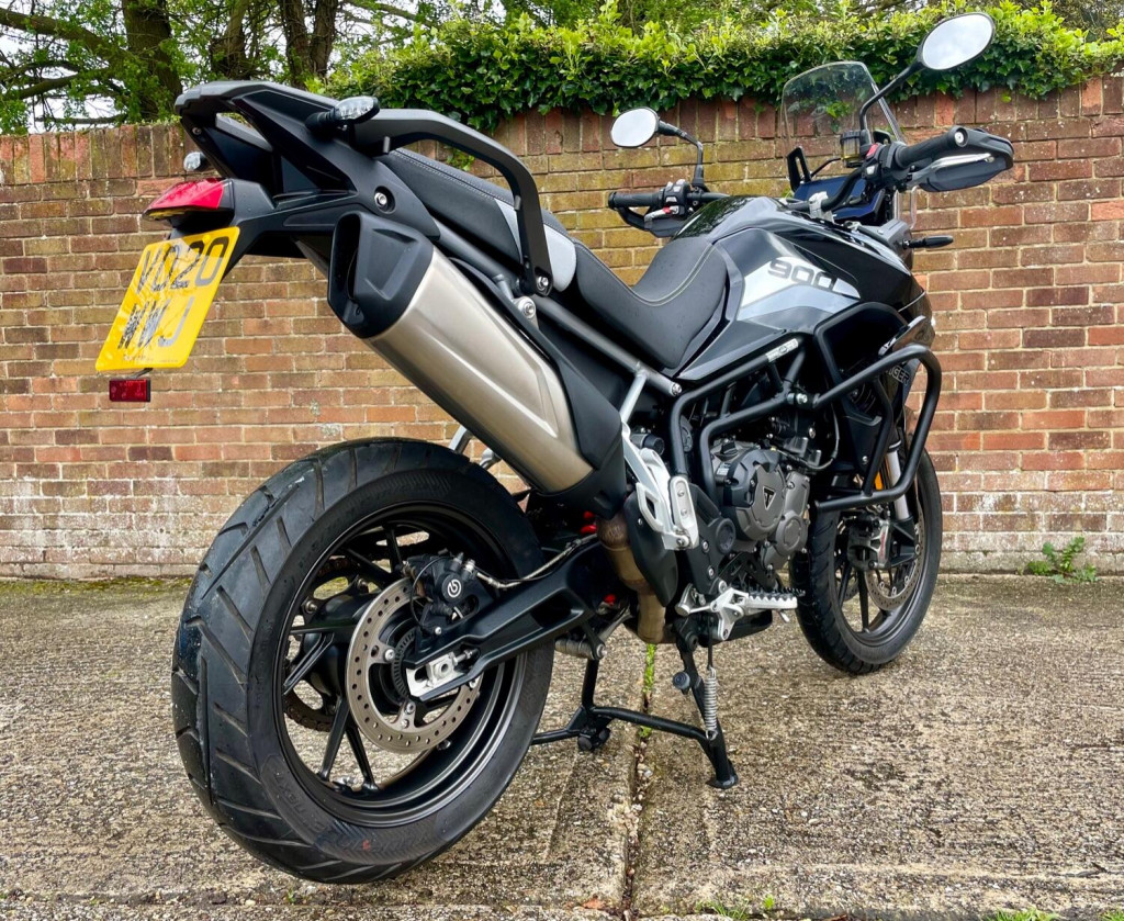 TRIUMPH TIGER 900