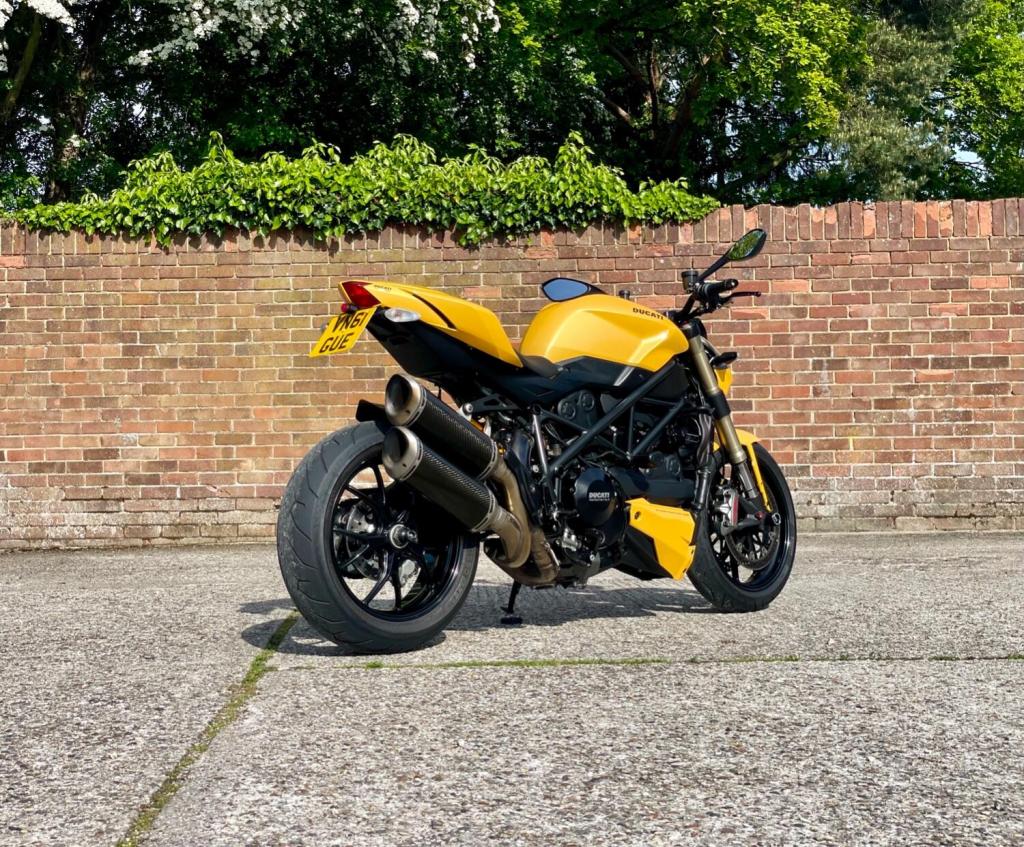 DUCATI 848