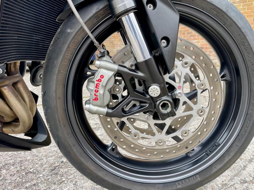 TRIUMPH STREET TRIPLE 765