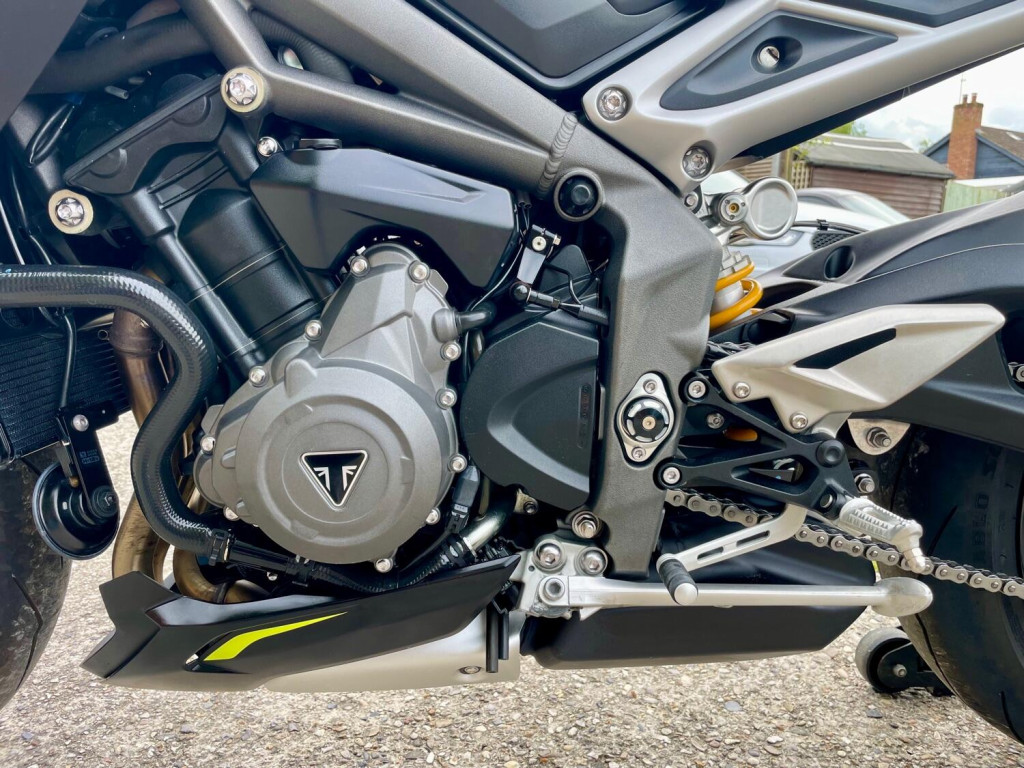 TRIUMPH STREET TRIPLE 765