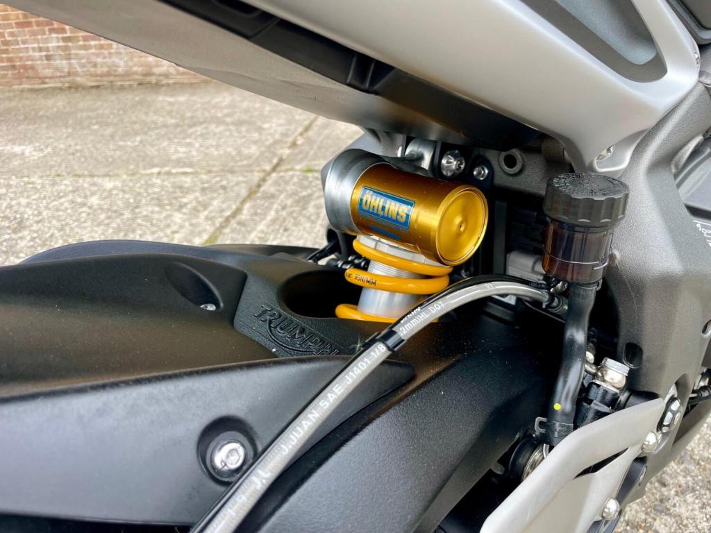 TRIUMPH STREET TRIPLE 765