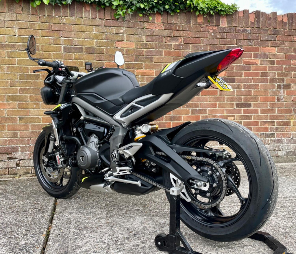 TRIUMPH STREET TRIPLE 765
