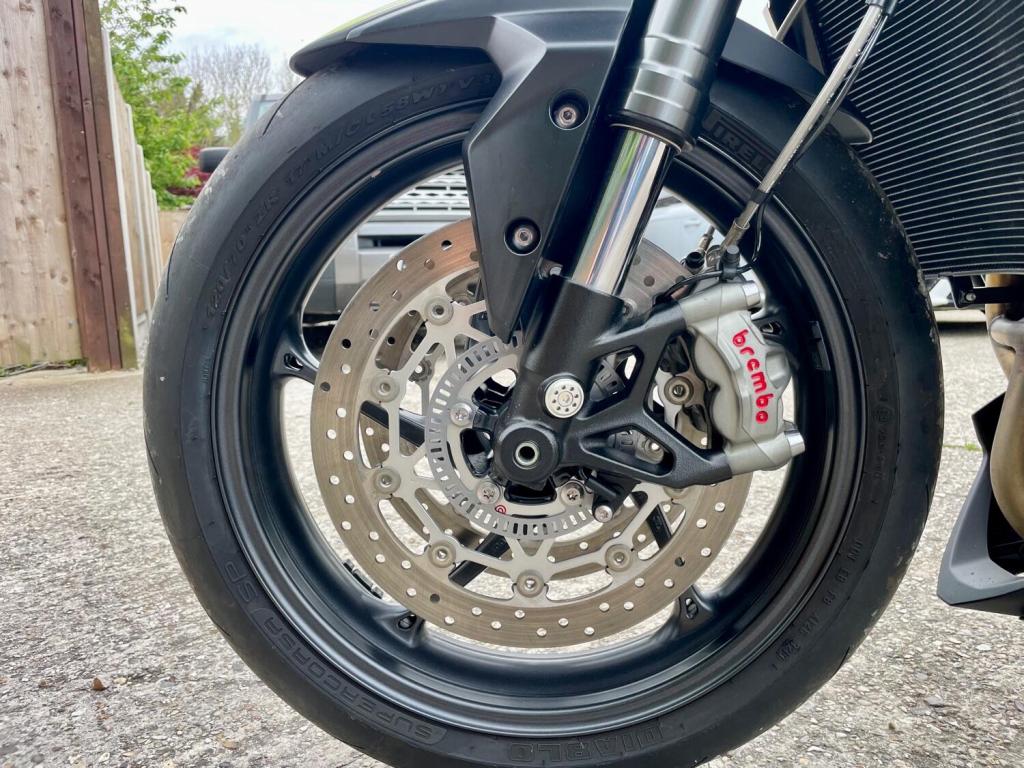 TRIUMPH STREET TRIPLE 765