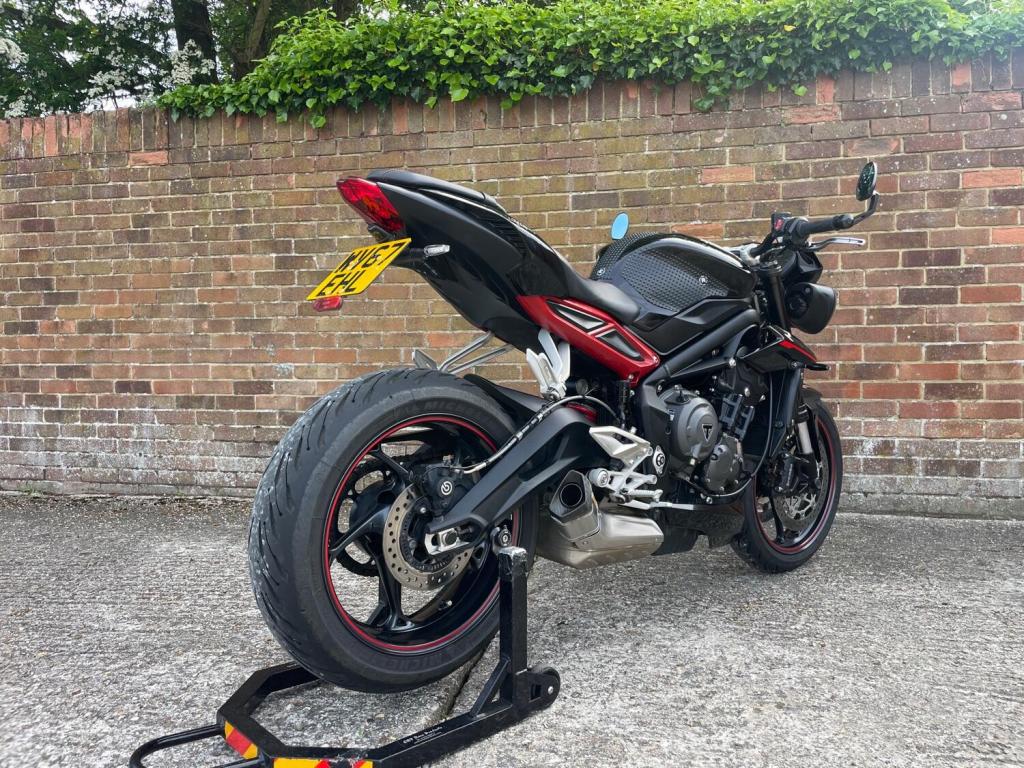 TRIUMPH STREET TRIPLE 765