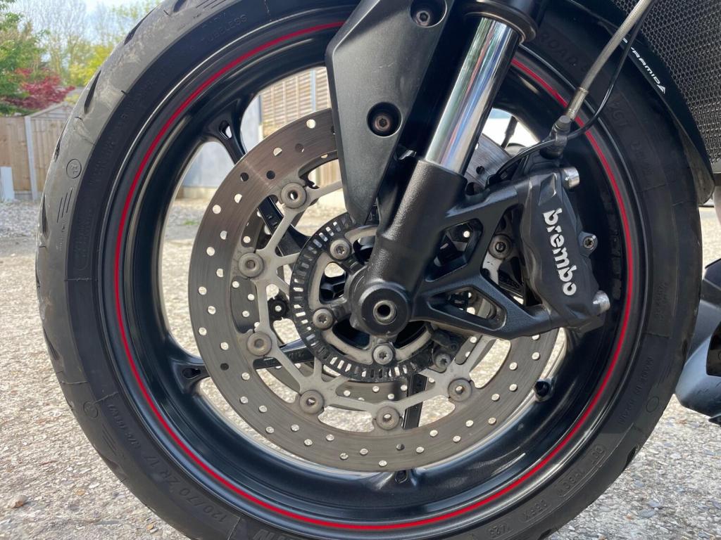 TRIUMPH STREET TRIPLE 765