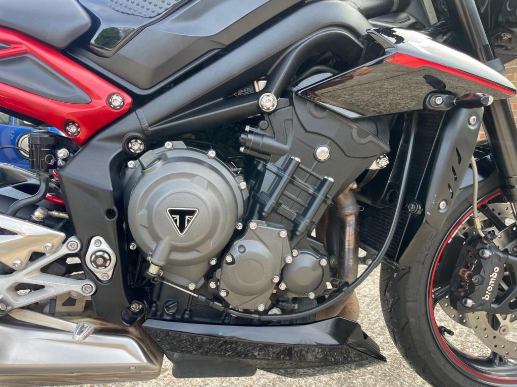 TRIUMPH STREET TRIPLE 765