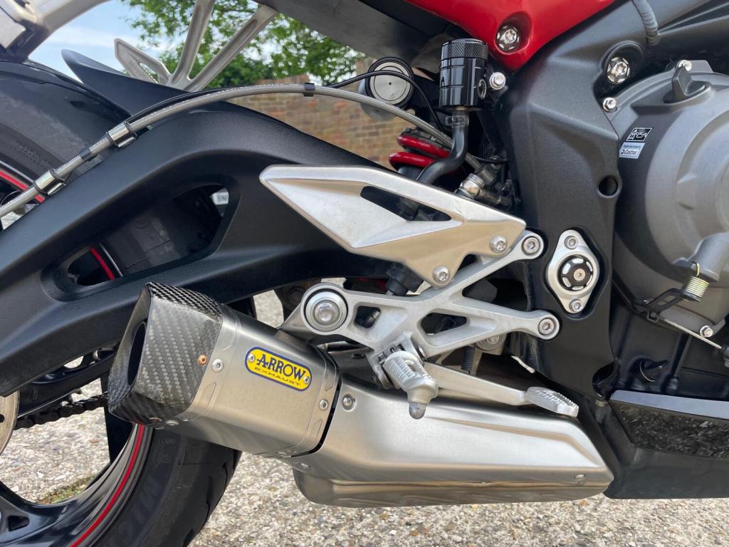 TRIUMPH STREET TRIPLE 765