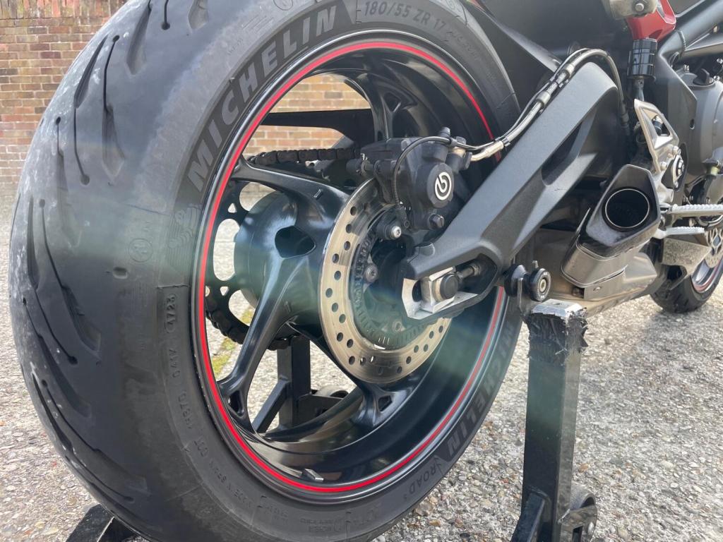 TRIUMPH STREET TRIPLE 765