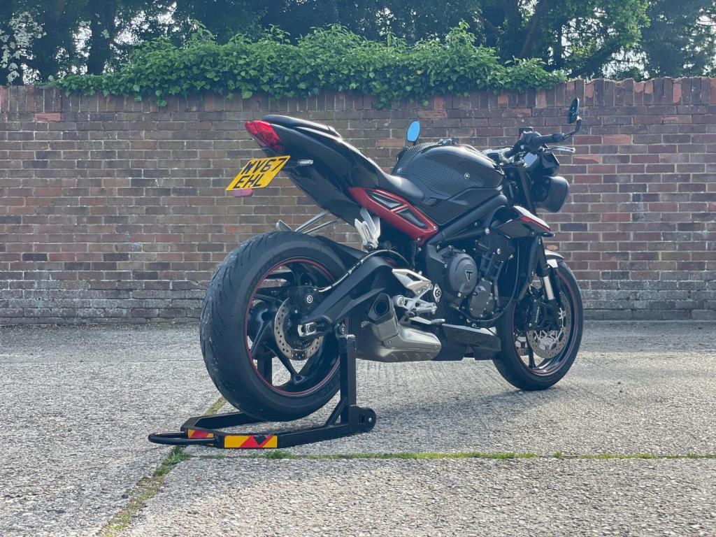 TRIUMPH STREET TRIPLE 765