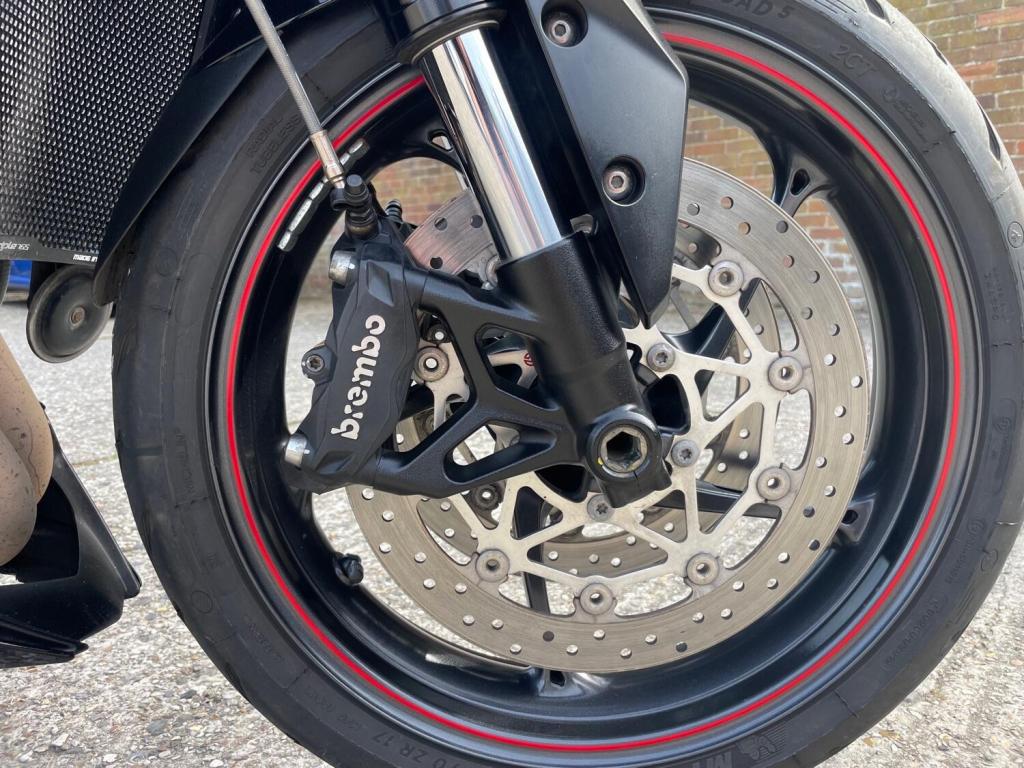 TRIUMPH STREET TRIPLE 765