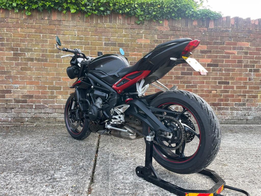TRIUMPH STREET TRIPLE 765