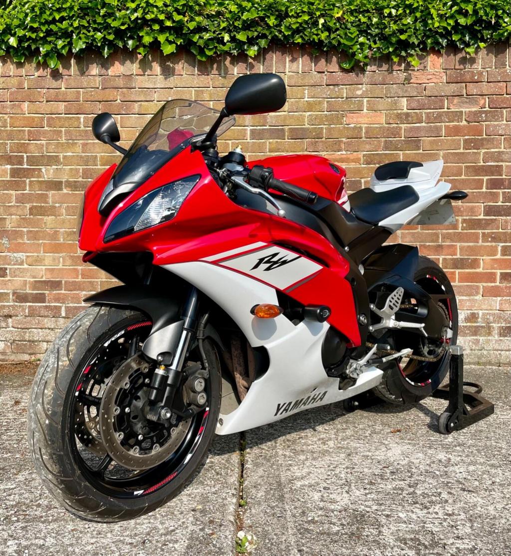 YAMAHA R6